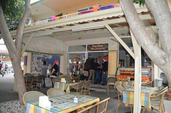 Taş Arkası Köfte Salonu